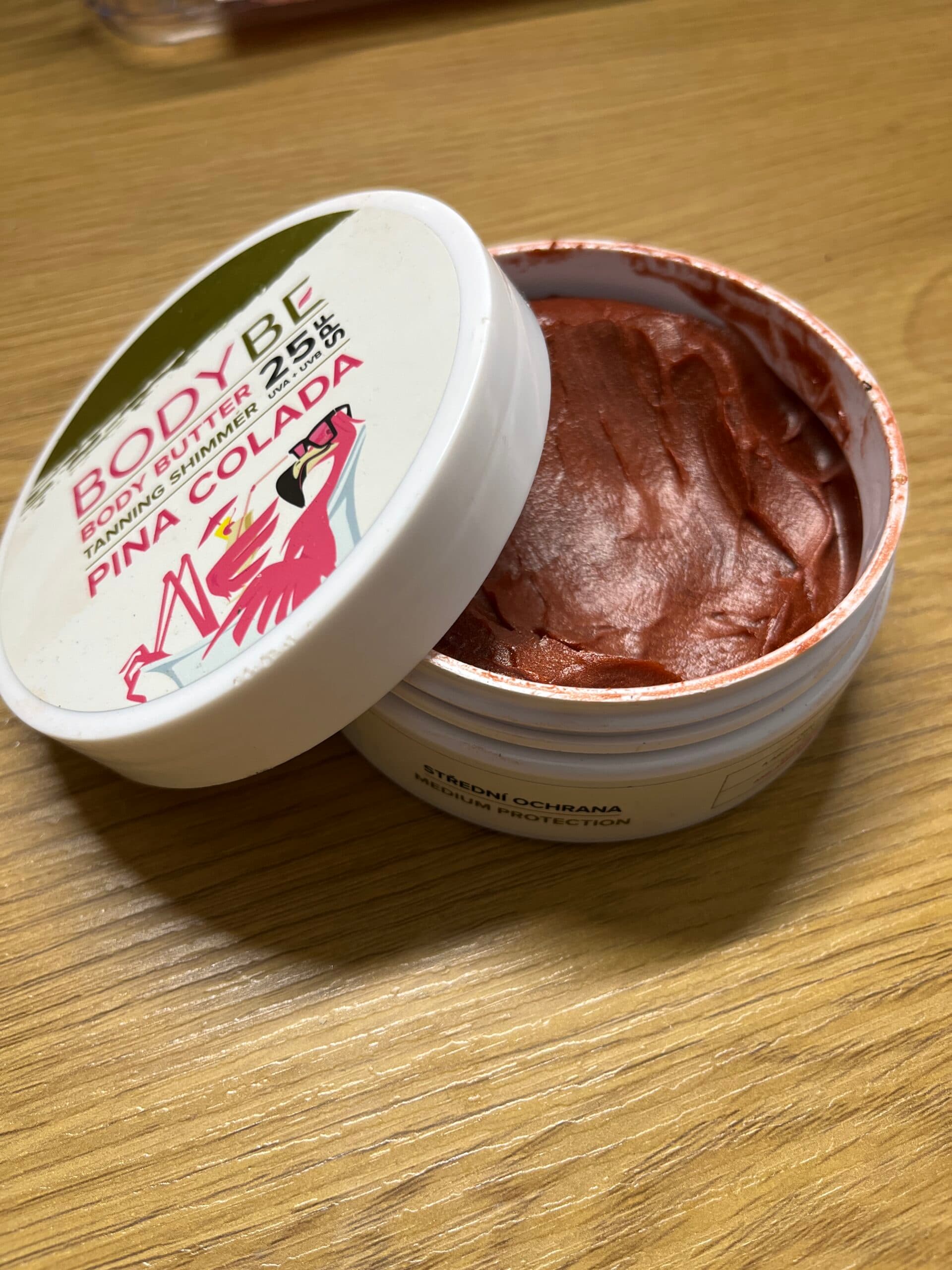 Natálie - TANNING SHIMMER BODY BUTTER SPF 25 – Opalovací máslo s třpytivým efektem – Piña Colada – 145g
